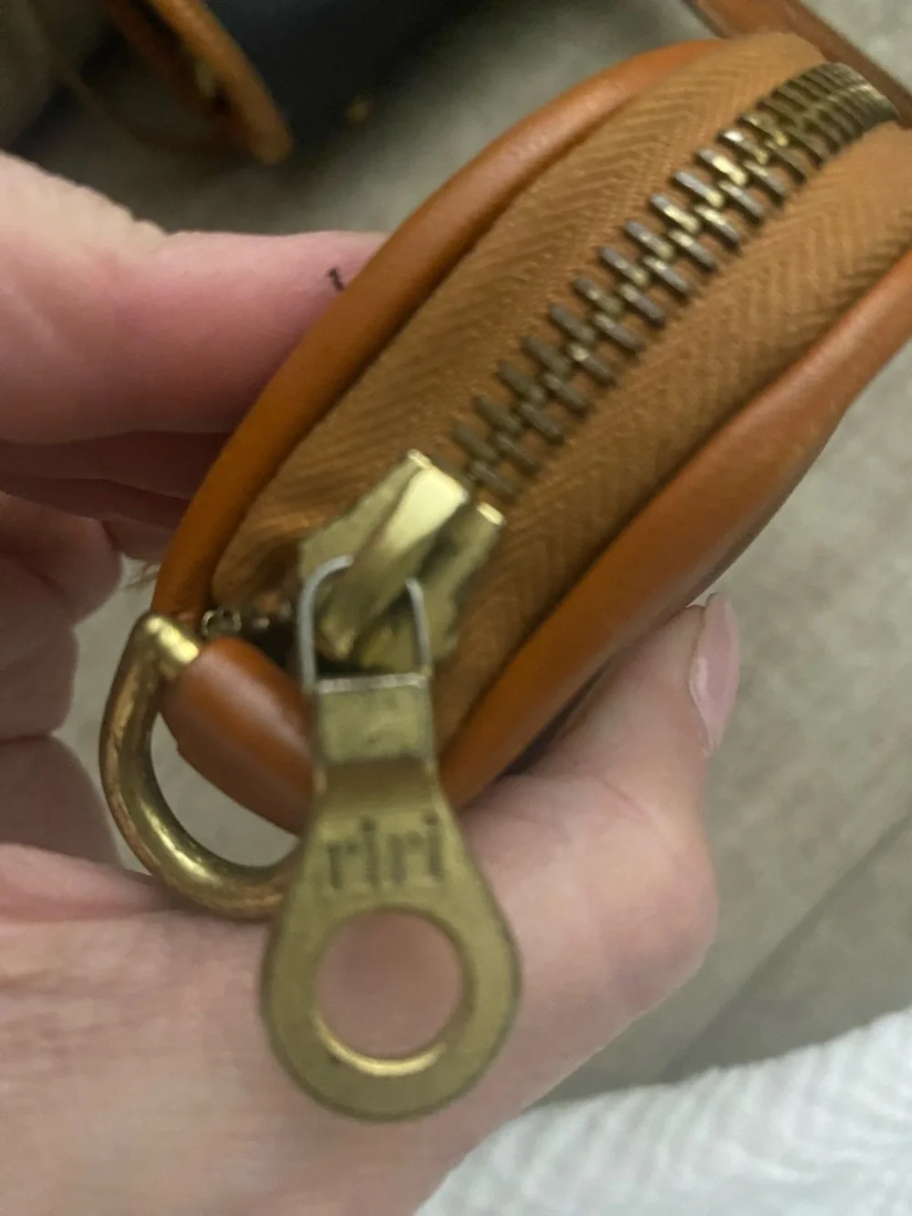 Vintage Dooney & Bourke Tan Leather Coin Pouch - Picture 3 of 12
